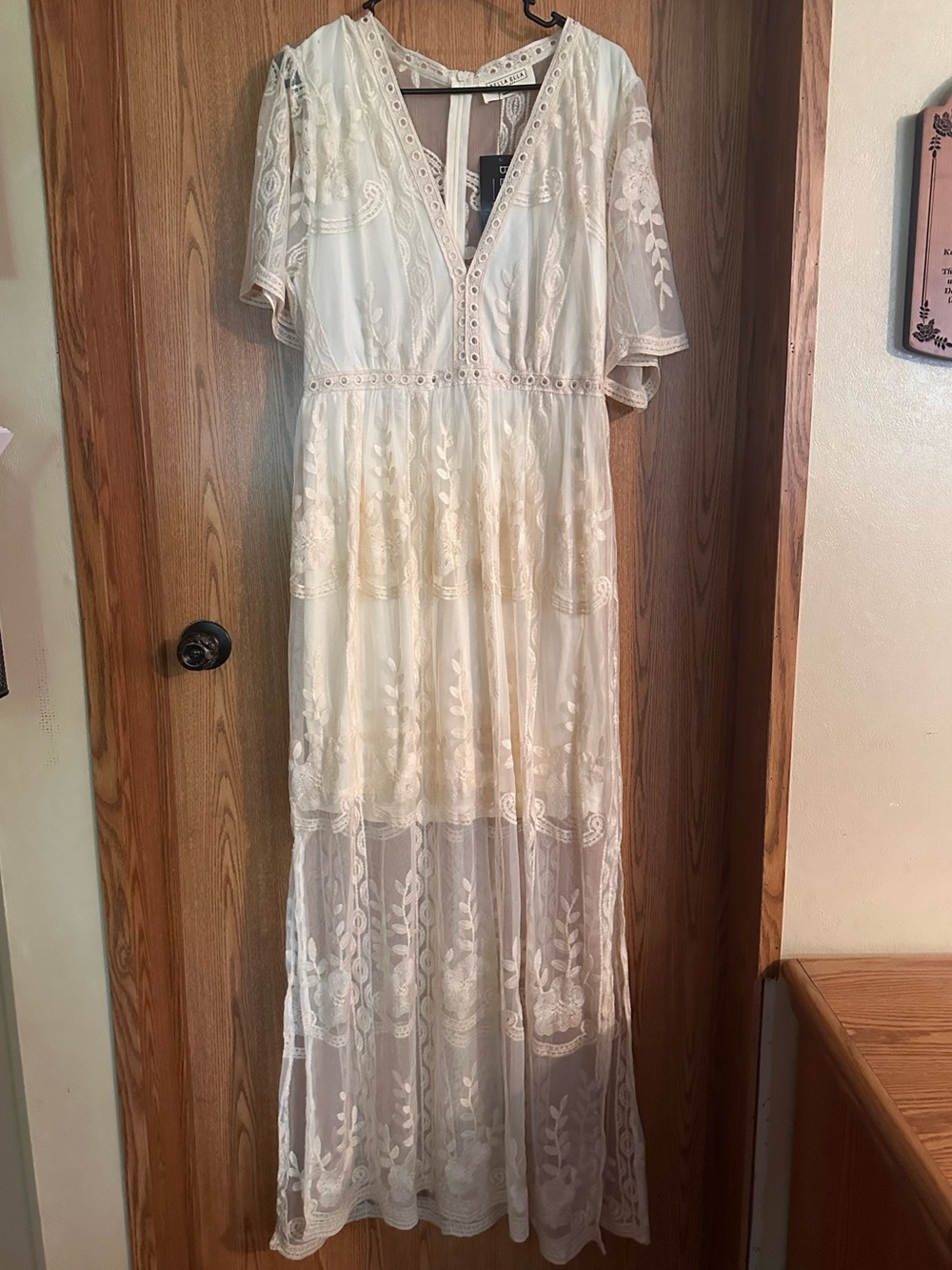 Summer Lace V-Neck Maxi Dress in Ivory